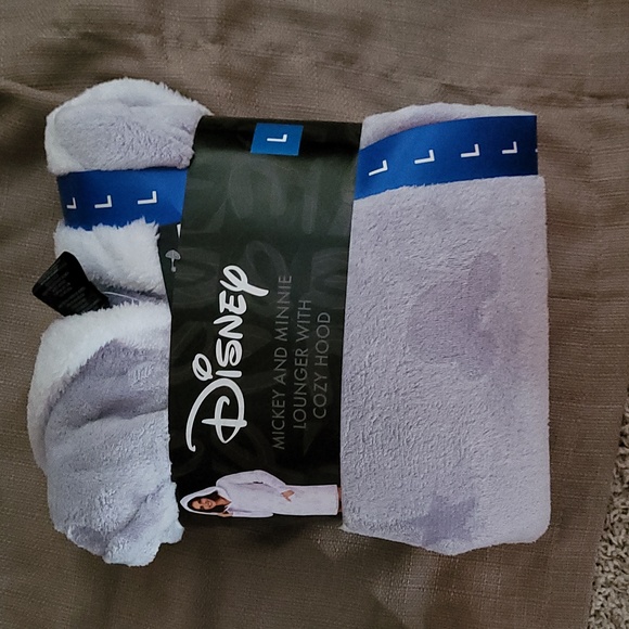 DISNEY Lounger with hood, LARGE, NWT - Picture 2 of 9